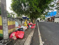 Masih Tampak Tumpukan Sampah di Tepi Jalan Utama Ternate