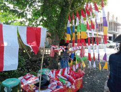 Penjual Umbul-umbul HUT RI di Tobelo (pun) ‘Menyerah’