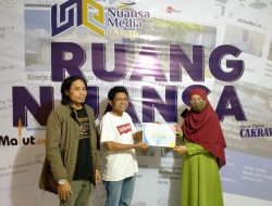 KNPI Malut Serahkan Hadiah Kepada Pemenang Lomba Esai