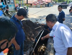 Dewas Perumda Ake Gaale Tinjau Perbaikan Saluran di Kelurahan Dufa-dufa