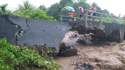 Hujan Hingga Banjir, Satu Jembatan di Pulau Makian Ambruk