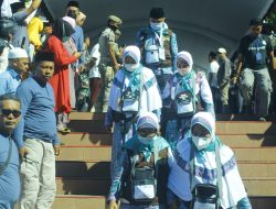 Lepas JCH, Bupati Halbar Titip Pesan Penting untuk Pendamping Haji