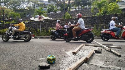 Hati-hati…! Banyak Lubang di Jalan Utama Kota Ternate