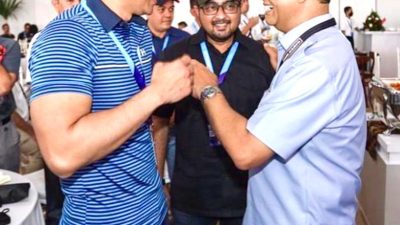 Nonton Formula E, AHY Disambut Akrab Anies Baswedan