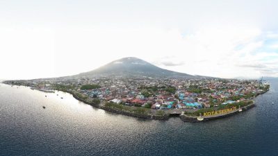 Bau Busuk Sampah dan Jalan Rusak di ‘Kota Rempah’