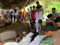 Usai Makamkan Ibunda Tercinta, Anggota Paskibraka ini Lanjutkan Tugas