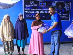 Sambut HUT, Partai Demokrat Malut Bagi Sembako ke Warga Kurang Mampu