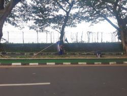 Bertepatan dengan Aksi BBM, Puluhan Bendera Partai NasDem Porak-poranda