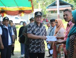 Wali Kota Ternate Serahkan Insentif RT/RW dan Kader Posyandu di Moti