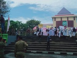 TPP tak Dibayar, Tenaga Kesehatan RS Chasan Boesoirie Kepung kantor Gubernur