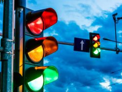 Jelang Nataru, Pemkot Ternate Perbaiki Traffic Light di Dua Titik 