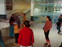 Empat Bulan Belum Terima Gaji, Cleaning Service Kantor Bupati Halbar Mogok Kerja