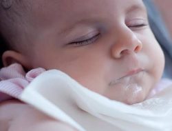 Bayi 8 Bulan di Halbar Muntah dan BAB usai Konsumsi Susu kedaluwarsa