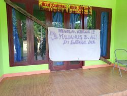 Tolak Camat Batang Dua, Warga Palang Kantor Kecamatan