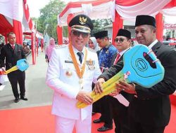 Wali Kota Ternate Serahkan Bantuan Ambulans dan Armada Sampah di HUT RI