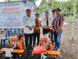 Distan Ternate Serahkan Bantuan Cultivator untuk 8 Kelompok Tani