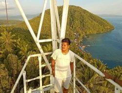 Intip Kenangan dari Ketinggian Mercusuar Desa Saria