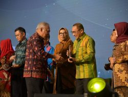 Wali Kota Ternate Terima 2 Penghargaan dari Kementerian PUPR