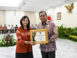 Kemendes PDTT Raih dan Pertahankan Predikat Kementerian Informatif