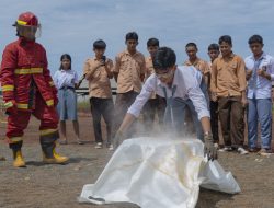 Harita Nickel Ajak Siswa SMA Tunas Muda Desa Kawasi Terapkan Budaya K3