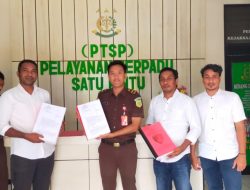 Polisi Serahkan Berkas Kasus Korupsi Seragam Linmas ke Kejari Halbar