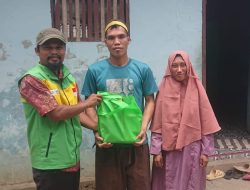 Yakesma Bagikan Hadiah Sarung dan Mukena di Kepulauan Sula