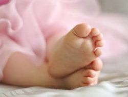 Bayi Masih Hidup Ditemukan di Depan Rumah Warga Ternate