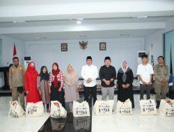 Wali Kota Ternate Serahkan Paket Sembako untuk Cleaning Service