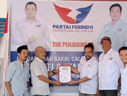 Maju Pilkada Halbar, Petahana James-Djufri Kompak Mendaftar di Perindo