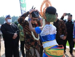 Mendes Imbau Masyarakat Lestarikan Kirab Budaya Adat