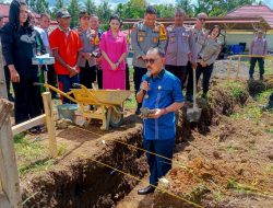 Bupati James Letakkan Batu Pertama Pembangunan Gereja di Mapolres Halbar