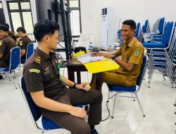 Pastikan Seluruh Pegawai Bebas Narkoba, Kejari Haltim Lakukan Tes Urine