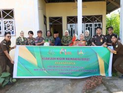 Kejari Halbar Salurkan Paket Sembako untuk Purnaja dan Warga Kurang Mampu