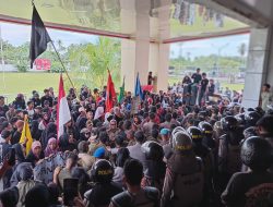 Massa Aksi Sebut Anggota DPRD Morotai Makan Uang Haram