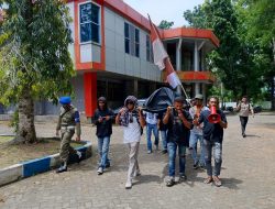 Bawa Keranda Mayat, Massa Aksi Sebut Pemerintahan JUJUR Telah Mati