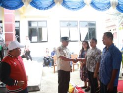 Didampingi Kadispora, Wali Kota Ternate Serahkan Bantuan Baju Olahraga