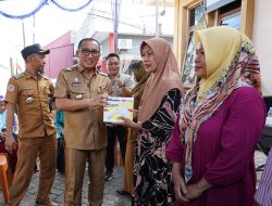 Dorong Pengembangan UMKM, Wali Kota Serahkan Bantuan di Kecamatan Ternate Tengah