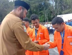Bupati Halmahera Selatan Serahkan Beasiswa untuk Ribuan Mahasiswa