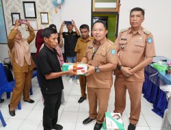 Pemkot Serahkan Bantuan kepada Pelaku UMKM di Ternate Utara