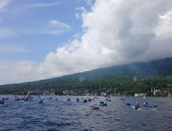 Sambut dengan Ratusan Kora-kora, Masyarakat Makian dan Kayoa Komitmen Menangkan Rusihan-Muhtar