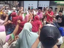 Mobil Husain Dicegat Emak-emak di Morotai, Teriakan HAS Menang Menggema di Lokasi