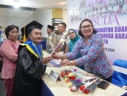 Pertama di Halmahera Barat, 25 Lansia Diwisuda