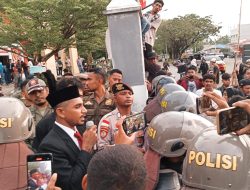 Di Hadapan Massa Aksi, Julkarnain Pina Komitmen Kawal Agenda Kerakyatan