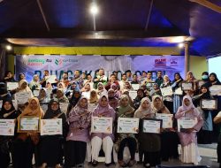 Peringati Hari Guru Nasional, Yakesma Bahagiakan 100 Guru di Maluku Utara