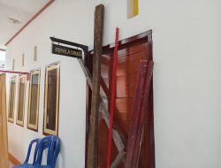 Diduga Batalkan KTP Rusli Sibua, Kantor Dukcapil Morotai Dipalang Warga