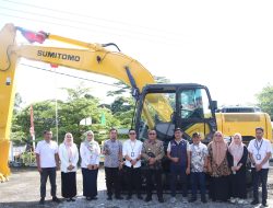 Pemkot Ternate Terima Satu Unit Ekskavator dari BPPW Maluku Utara