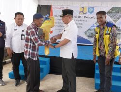 Wali Kota Serahkan Kunci Huntap, 49 KK di Ternate Siap Huni