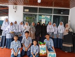 Jelang Ramadan, SMP IT Albina Ternate Bagikan Ratusan Sembako