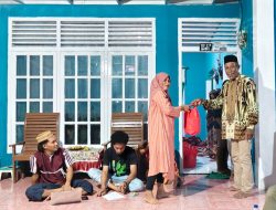 Koperasi Pelayaran Rakyat Samudra Serahkan THR kepada Anggota di Sofifi