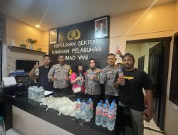 Polisi di Ternate Sita Puluhan Botol Miras saat Razia di Kapal, 1 IRT Diamankan